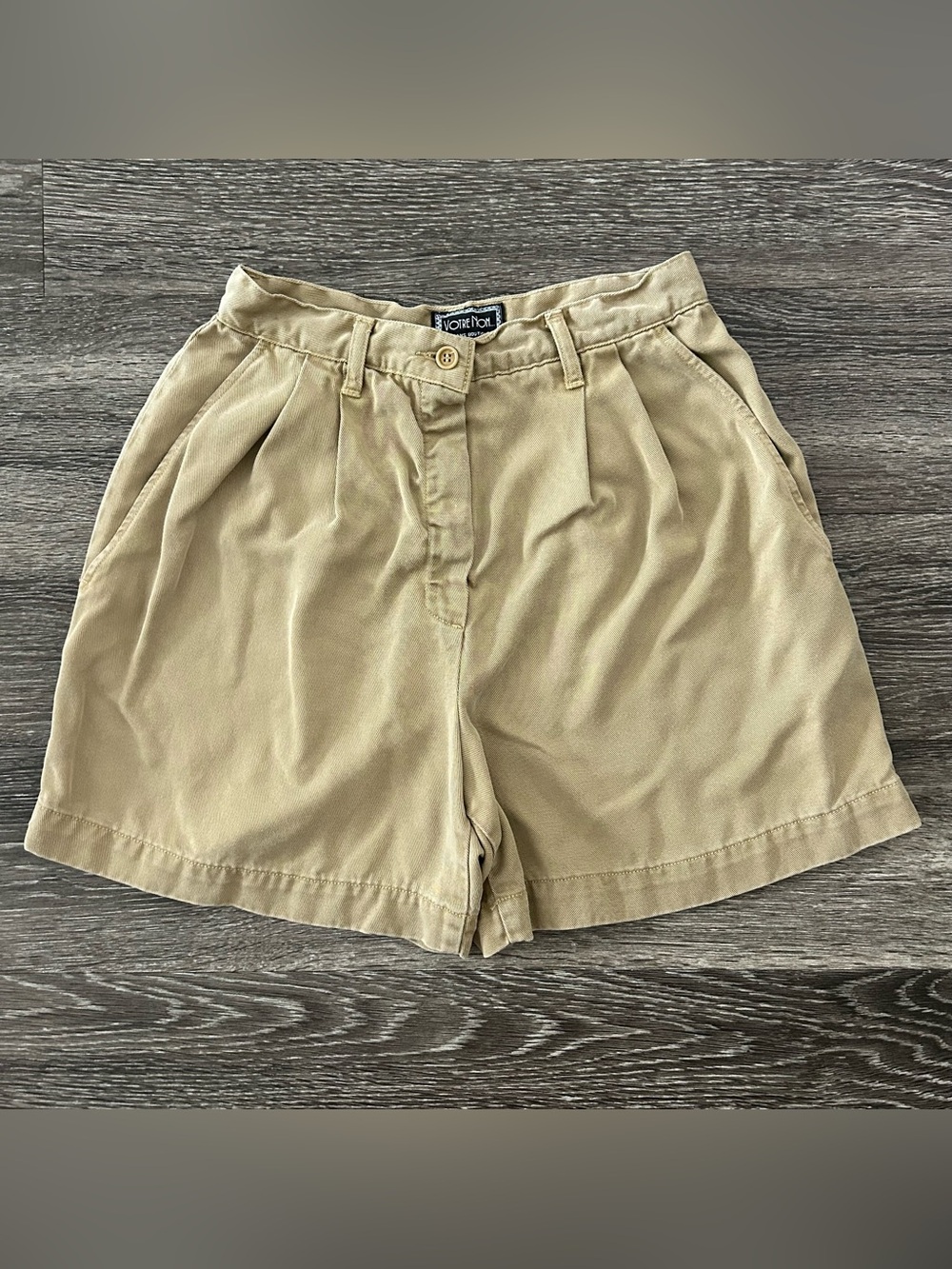 Vintage Votre Nom High Waisted Pleated Khaki Tencel Shorts Women’s 40 F / 25 in.